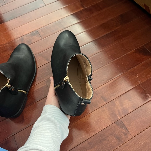 Short Black Boots - Picture 5 of 7